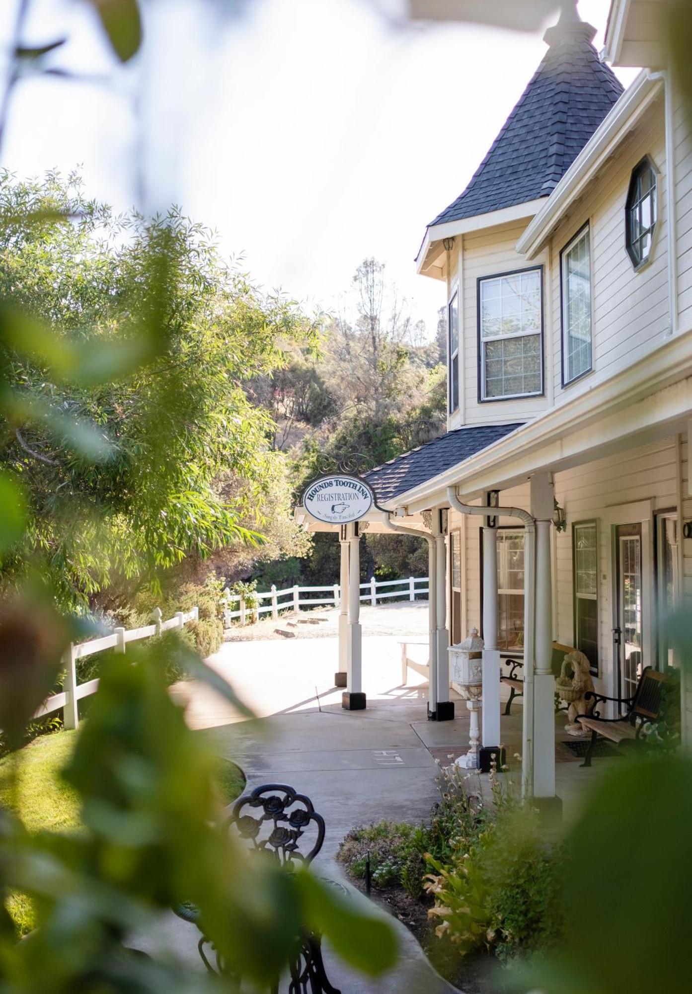 Hounds Tooth Inn Oakhurst Eksteriør billede